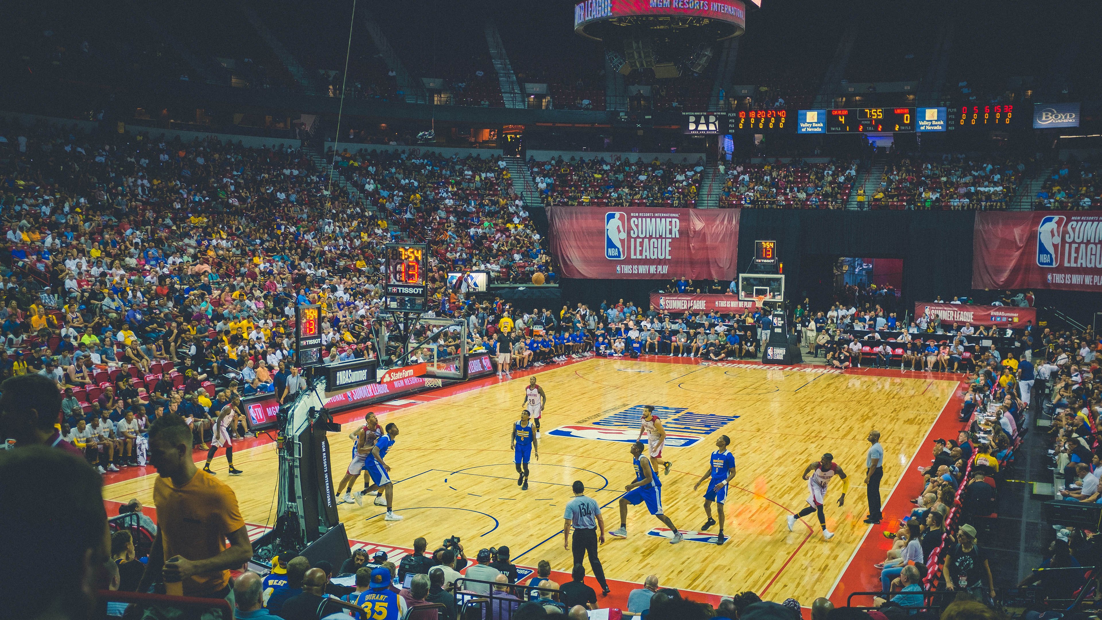 凯蒂·莱德基以绝对优势摘金，凯蒂·莱德茨基